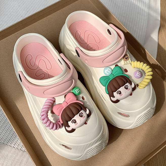Weuiortn 여름 여학생의 캐릭터가 8cm 키높이 슬리퍼를 신는다