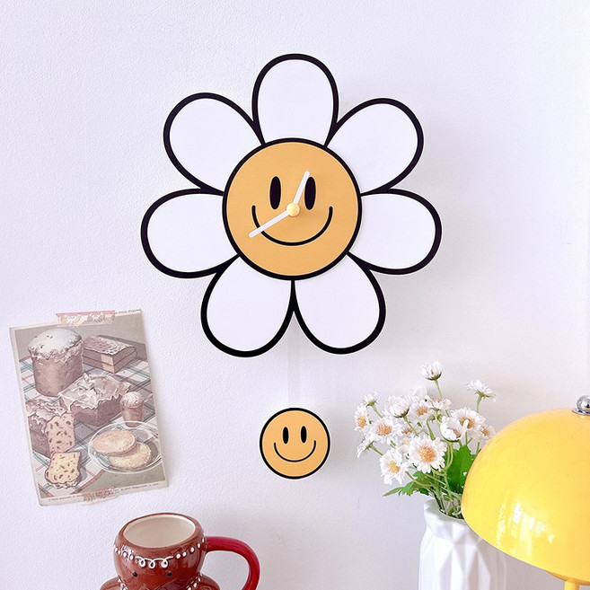 위드코코 거실 어린이방 카페 예쁜 인테리어 무소음 추 벽시계, 스마일데이지