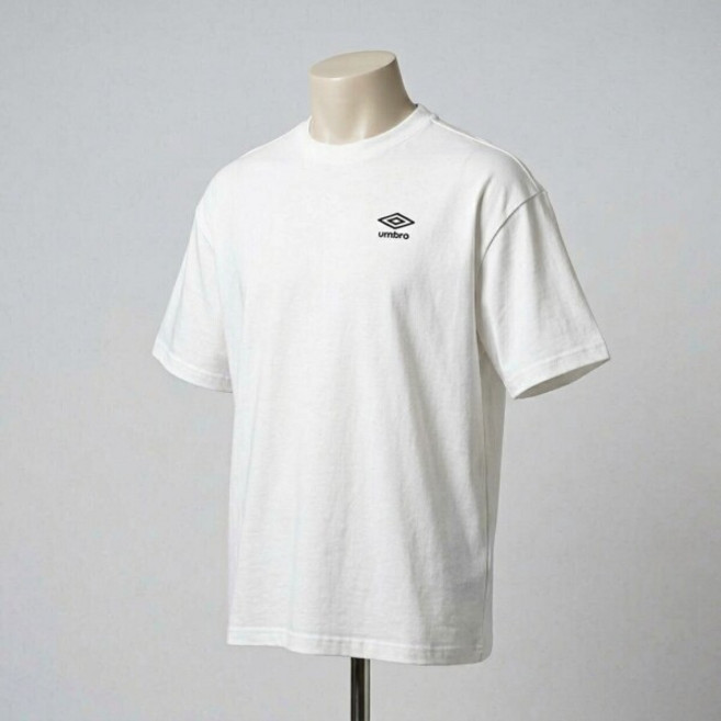 [엄브로] 맥스핏 레터링 그래픽 티셔츠 WHITE UR121CRS32 WHT0