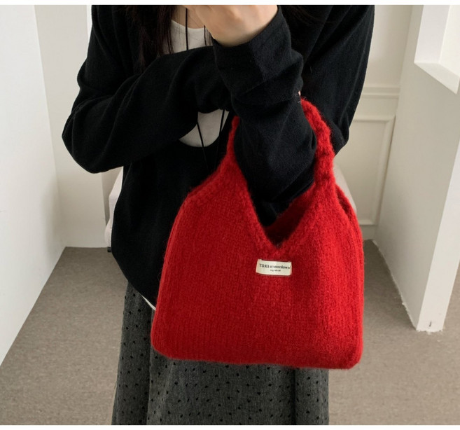 까마느 포근 꼬임 라벨 울 니트 도트백
