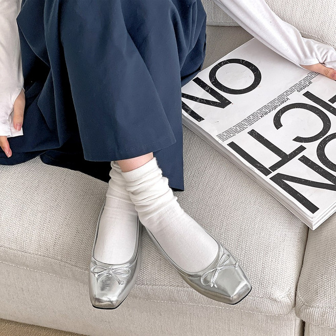 플라틴베이지 여성 스퀘어토 플랫슈즈 리본 단화 발레리나 슈즈 (실버/발편한/사각코/1cm)