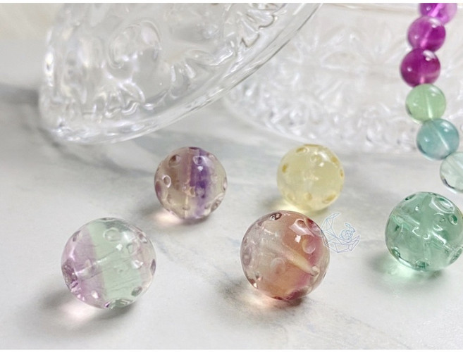 ₍мσσи_нασ ᙏ̤̫͚ 迷你月球 螢石 雕刻件 小擺件 （隨機出貨）手串孔 約1.4公分