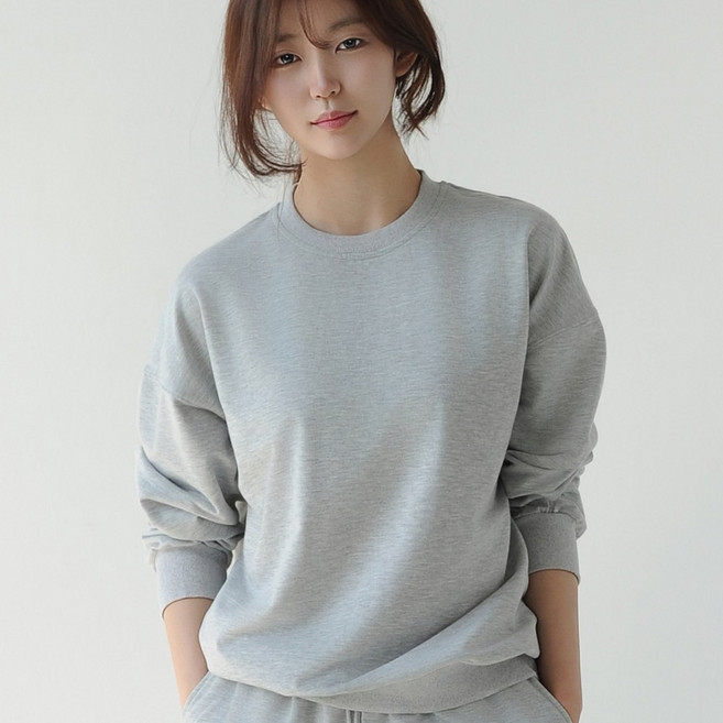 어나나 스토어 세미 오버핏 무지 맨투맨 얇은 원단 사계절용 맨투맨티 고퀄리티 싼가격의 봄철 여름 장마철에 착용하기 좋은 얇은 맨투맨