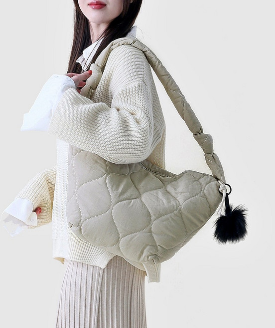 미쓰백 구름백 패딩백 퀄팅 누빔 숄더백 크로스백 퀄티드 제니백 폼폼이 여성 가방 + 구성품증정
