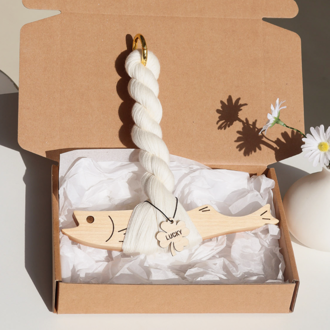 액막이 명태 북어 네잎클로버 원목 명주실 자석 인형 걸이 집들이 개업 이사 선물, 1개