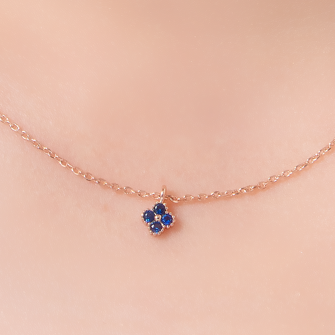 [벨라스톤] 백화점 판매 주얼리 미니블루클레아 목걸이 블루 큐빅 클로버 포인트 여성 데일리룩 추천