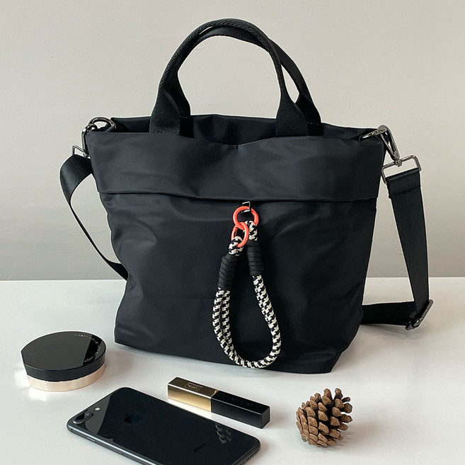 다람앤토리 나일론 가벼운 생활방수 블랙 여성 미니 토트백 크로스백(장식 스트랩 포함+탈부착 스트랩 포함)