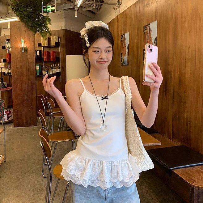 ROYALBELLE 여성 러블리 레이스 프릴 나시 탑 리본 디테일 끈 나시 블라우스 D0040937