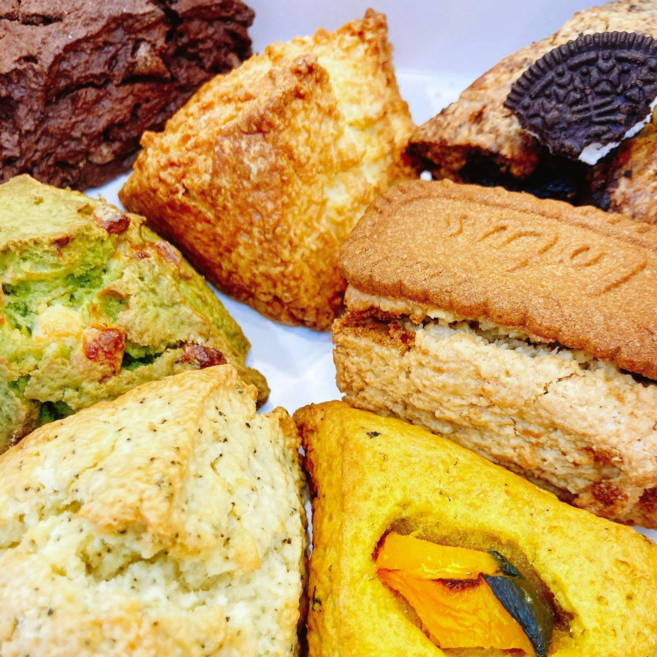 유기농 스콘 8종 세트 플레인스콘 얼그레이스콘 코코넛스콘 단호박스콘 로투스스콘 초콜릿스콘 오레오스콘 녹차화이트초코스콘, 1개