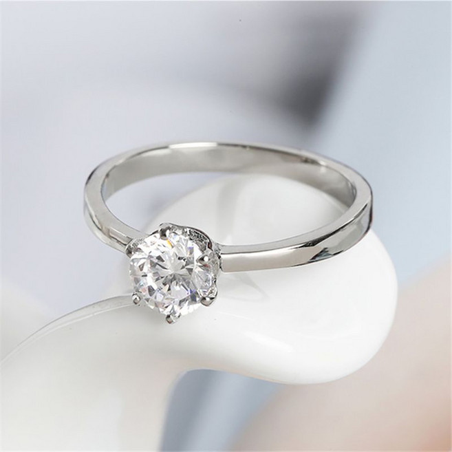 ROYALBELLE 여성 심플 큐빅 세련된 데일리 로즈골드 포인트 스타일링 링 티타늄 반지 U0072110