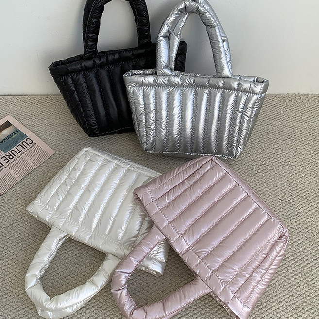 [피올영] 베이 글로시 퀄팅 봄버 패딩 미니 숄더백