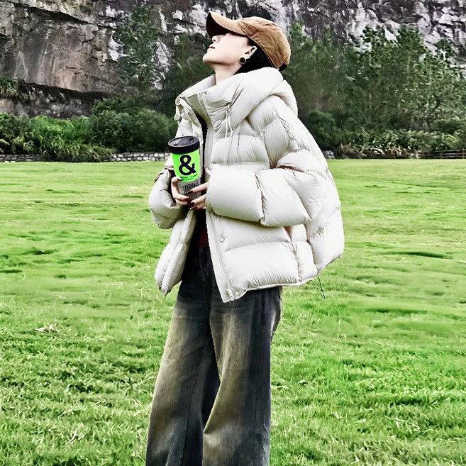 TIMEPURE 여성 겨울 숏패딩 루즈핏 디자인으로 아담한 체형에도 예쁘게 입는 포근한 패딩 데일리 아우터 겨울 여성 숏패딩