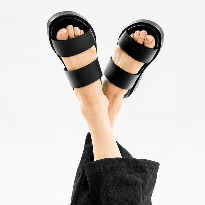 [정품아닐시3배보상] 비에스큐티바이클래시 b2432 카트마이 더블스트랩 가죽 슬리퍼 - BLACK