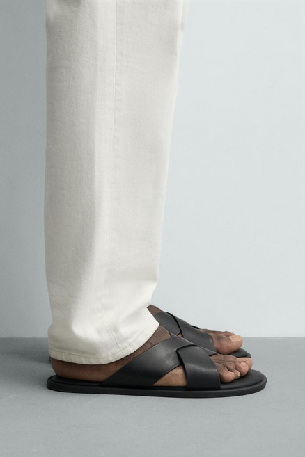 [국내발송] ZARA 남성 크로스 스트랩 샌들 - 블랙 440893