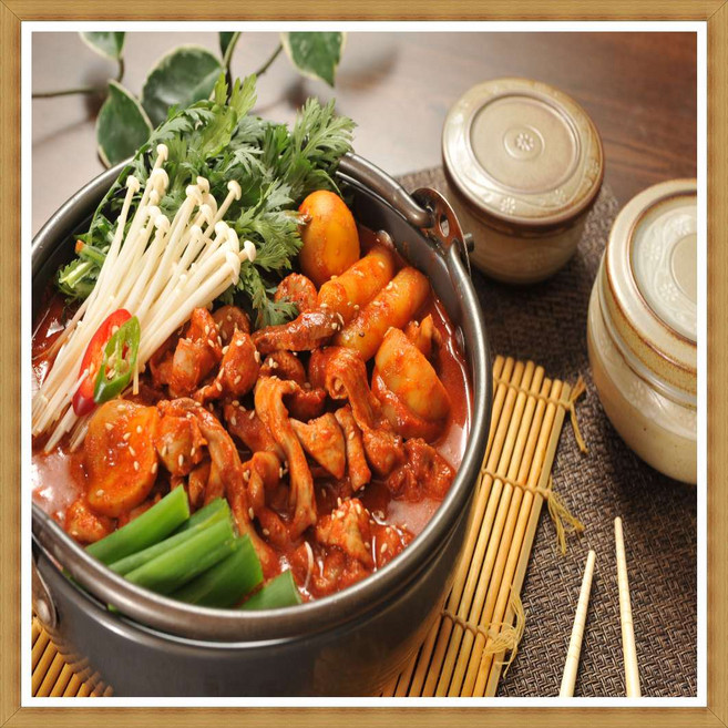 캠핑템 여행 국내산 닭내장탕 700g 간편요리 곱창 내장 전골 채소육수 특제소스, 1개