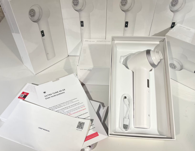 메디큐브 에이지알 울트라튠 40.68, 화이트