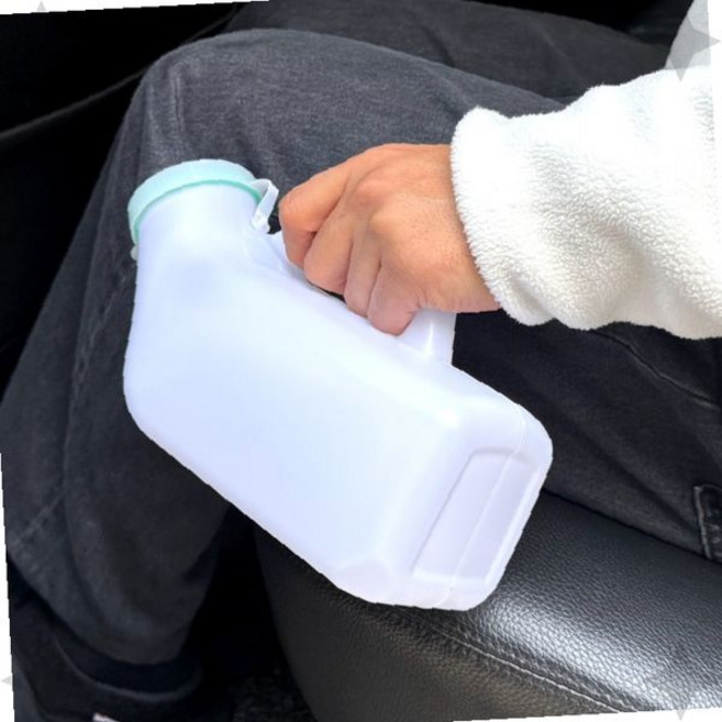 차량 탑승 성인 남성 긴급 상황 이동 중 위생 처리 반투명 플라스틱 용기 넓은, 상세페이지 참조