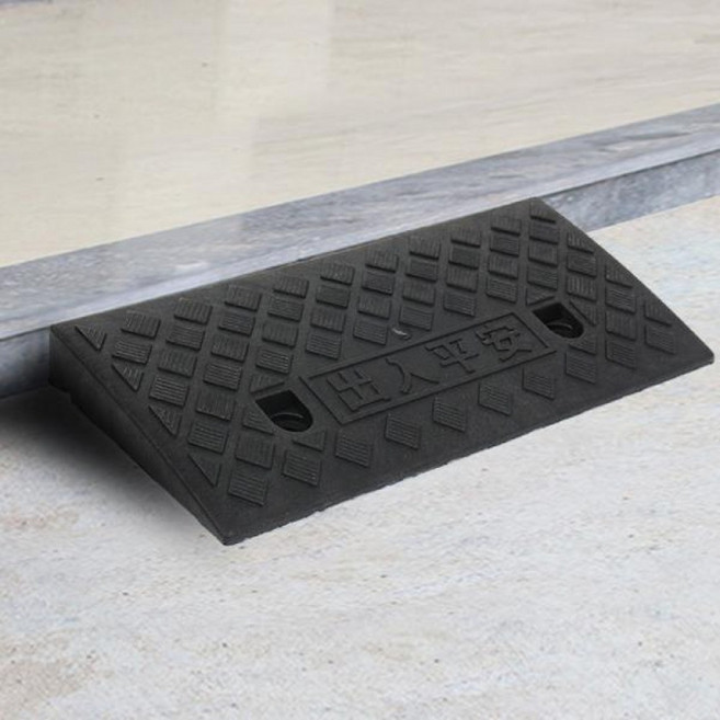 계단문턱 휠체어 진입판 문턱패드 50x22x5cm 블랙 휠체어진입판 휠체어경사로 문턱패드 경사로발판 계단받침 오르막패드 안전발판 경사로진입판 자동차진입판 차량진입판, 1개, 상세 참조