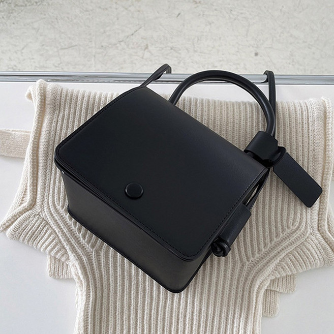 A2120 율디 가죽 스퀘어 크로스백