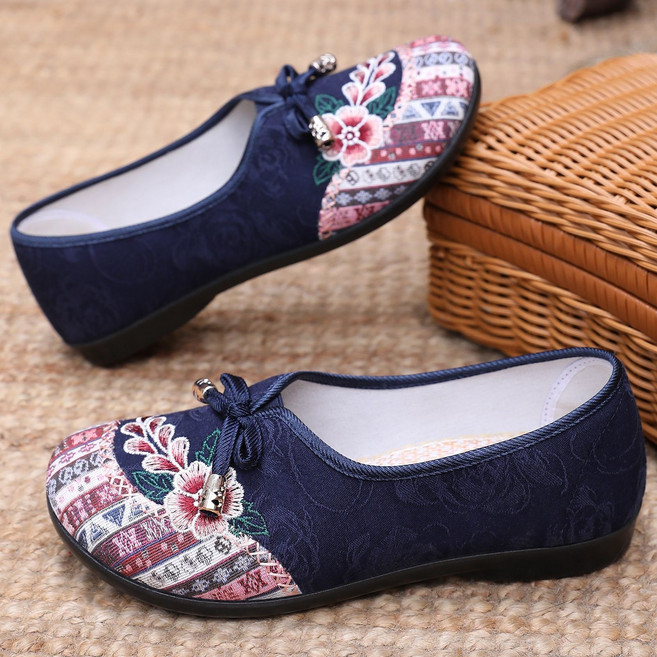 쌍천 자수 펌프스 여성 봄 엄마 신발 컴포트화 통기화 댄스화 무대 연출화 W26022609