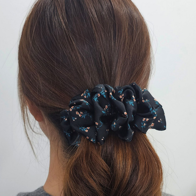 헤미쉬스타일 잔패턴 스크런치 바나나핀