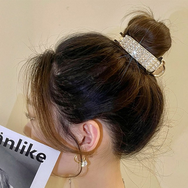 리샤방 [1+1] ﻿다이아큐빅과 진주포인트 똥머리 메탈 악어집게핀 가을코디