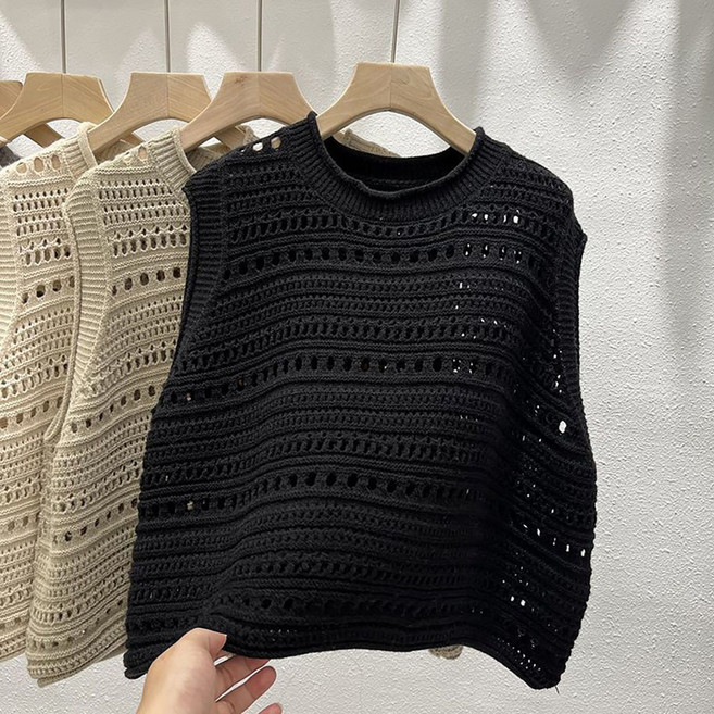 ROYALBELLE 여성 라운드넥 크로쉐 디테일 루즈핏 펀칭 시스루 니트 조끼 S0102417