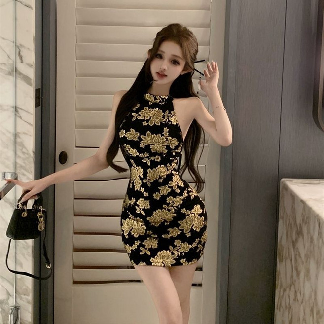 新中式改良旗袍燙金露背掛脖連衣裙女夏季收腰緊身中長款包臀裙子