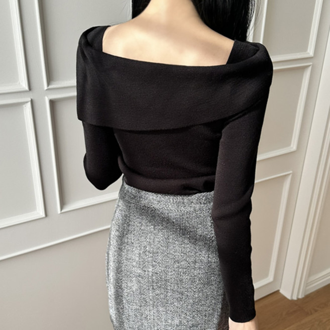 언발 스퀘어넥 슬림핏 니트 티셔츠