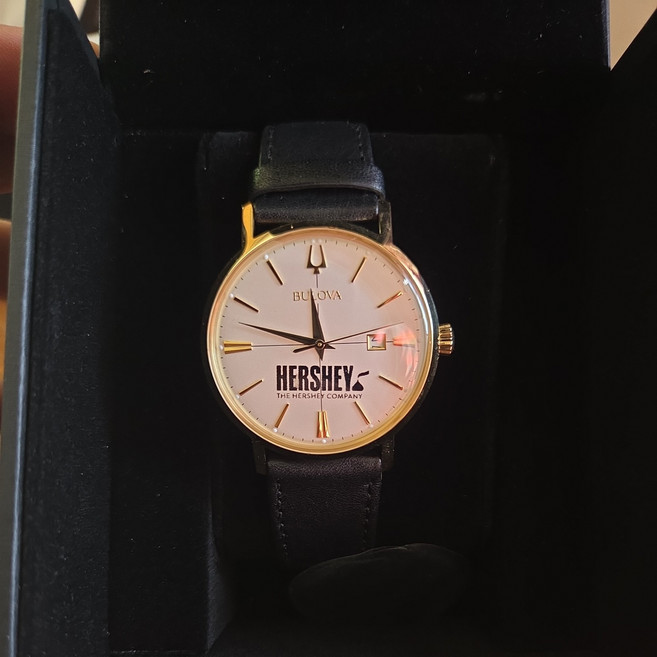 [Bulova] 부로바 97B172 옐로 스테인리스 케이스와 블랙 가죽 밴드. 필요