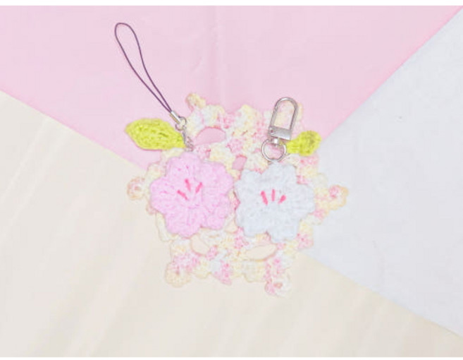 두툼 뜨개꽃 벚꽃머랭쿠키 백참 가방장식 키홀더, 1개, 분홍색/군번줄