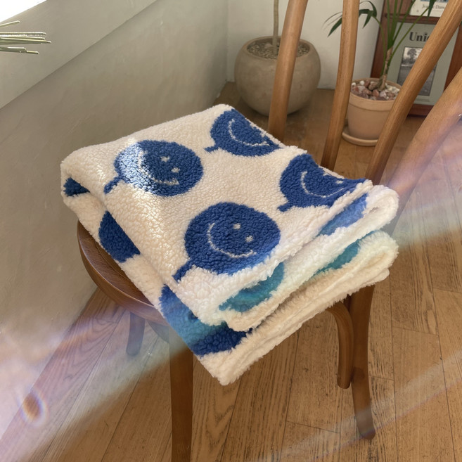 (당일출고)덤블 스마일 뽀글이 겨울 블랭킷