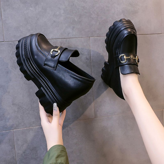11cm통굽 여성키높이슬립온 굽높은 발편한 블랙 화이트 버클 굽 샤이니 가벼운 스니커즈 에나멜 로퍼 단화