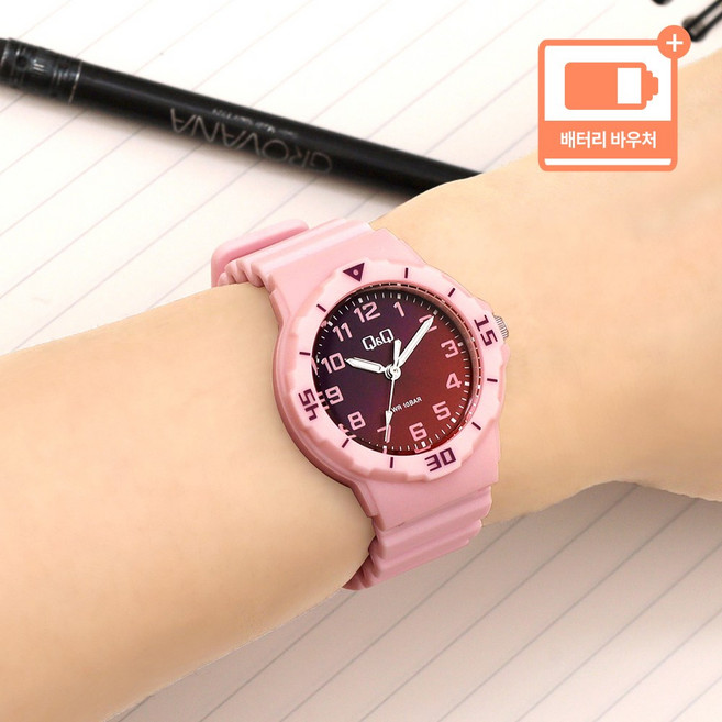 큐앤큐 파스텔 핑크 마젠타 그라데이션 여성 패션 시계 + 배터리 바우처