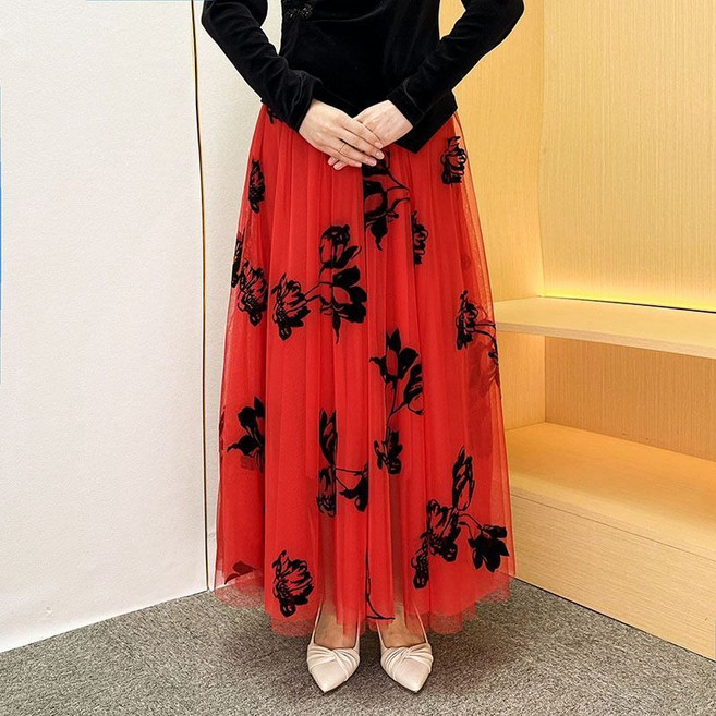 A字版型網紗長裙，720度大裙擺，植絨花卉印花，中長款紗裙