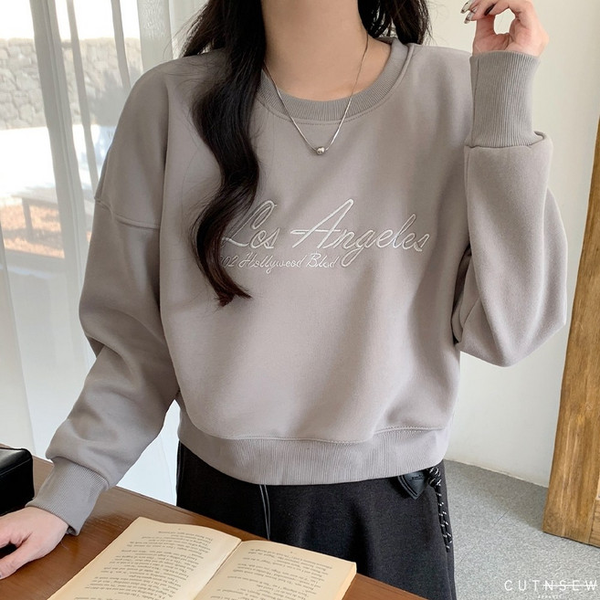CUTNSEW 質感字母刺繡短版大學T
