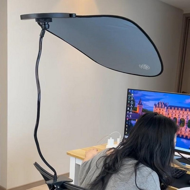 나뭇잎 캐노피 사무실 빨판 책상 형광등 그늘막 비침