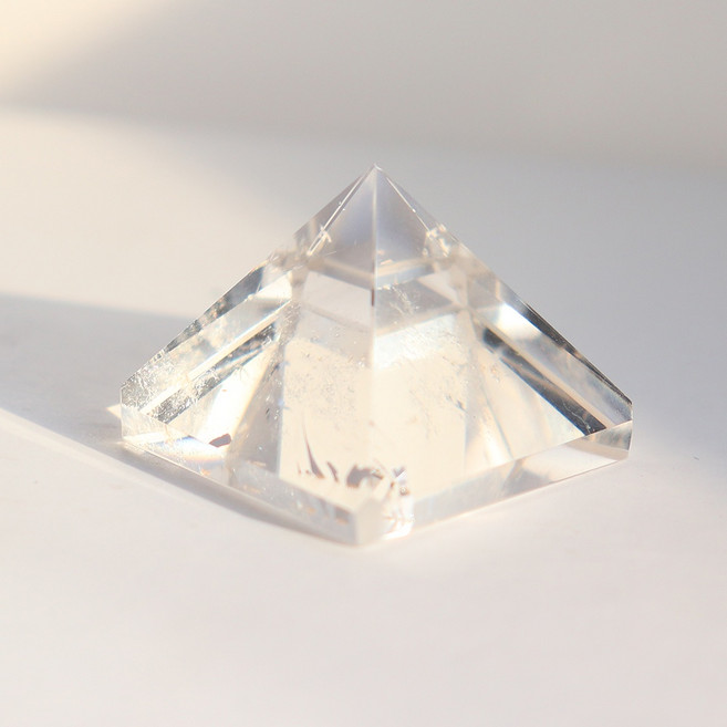 白水晶金字塔擺件 能量淨化 原石打磨 晶石 6CM, 白水晶金字塔6cm