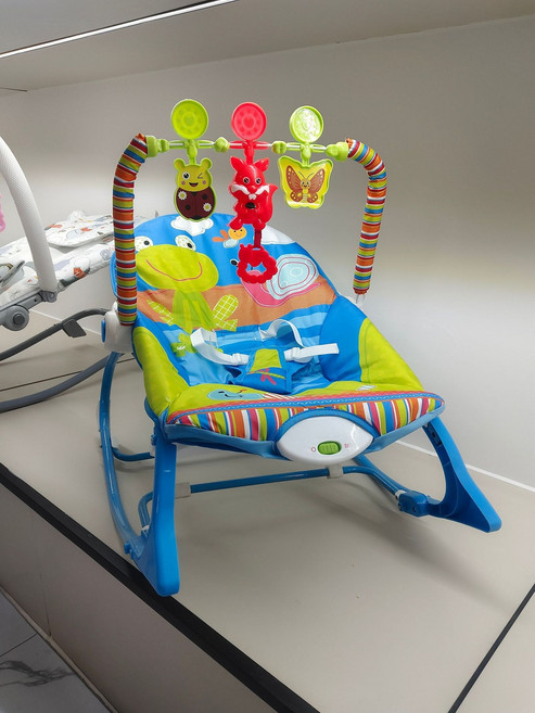 DIU 嬰兒電動搖搖椅新生兒安撫躺椅0-1寶寶哄睡搖籃音樂躺椅熱銷, 1件, 藍色青蛙+音樂+震動:如圖