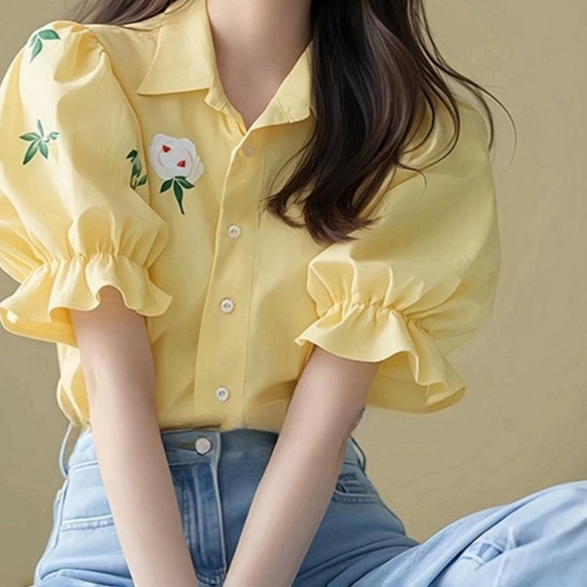 DUOMIHAN컬렉션 올해 트렌드 컬러인 크림 퍼프 프린트 반팔 상의