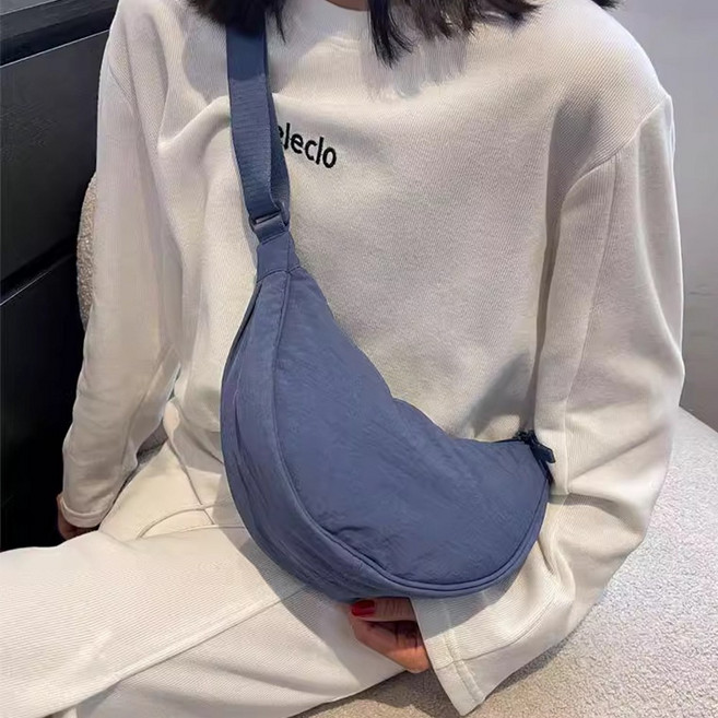 베로 가벼운 반달 미니 크로스백