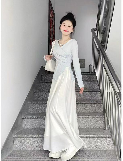 Chephie 슬림핏 긴팔 티셔츠+셔링 플레어 스커트 세트