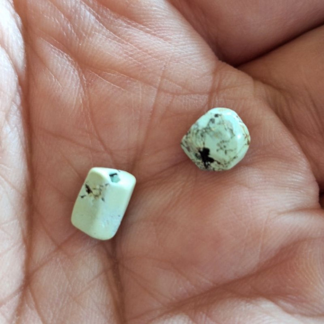湖北原礦綠松石綠松玻璃瓷隨形珠 淺綠色 兩顆一組