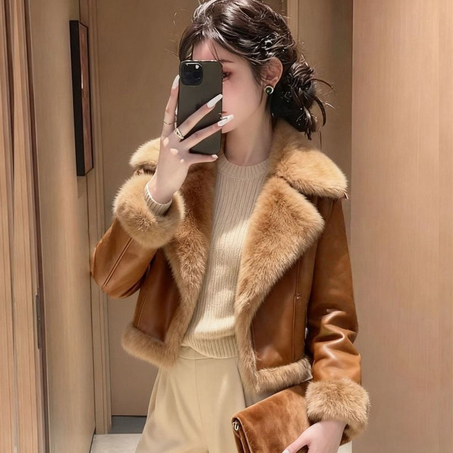 AOKADA 여성 겨울 무스탕 털가죽 일체형 숏 코트 도톰 보온 아우터