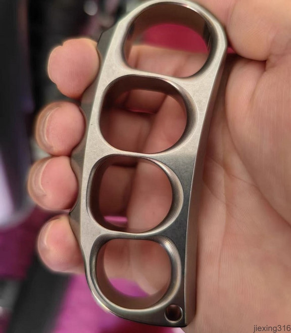 핑거너클 티타늄 합금 주먹 버클 반지 호신용, 묵인하다