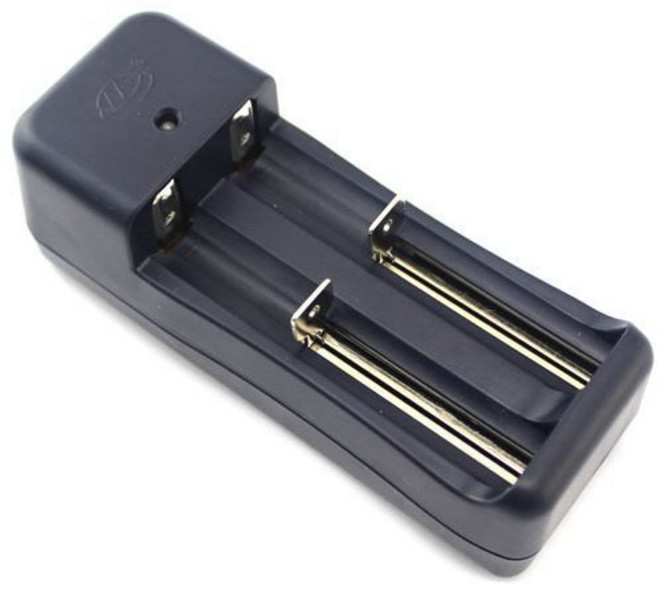 電池充電器 可充3.7V多種電池, 1個