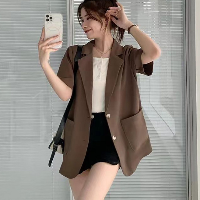 ROYALBELLE 여성 유행 캐주얼 정장 자켓 반팔 카라 버튼 빅포켓 단색 자켓 Z01031307