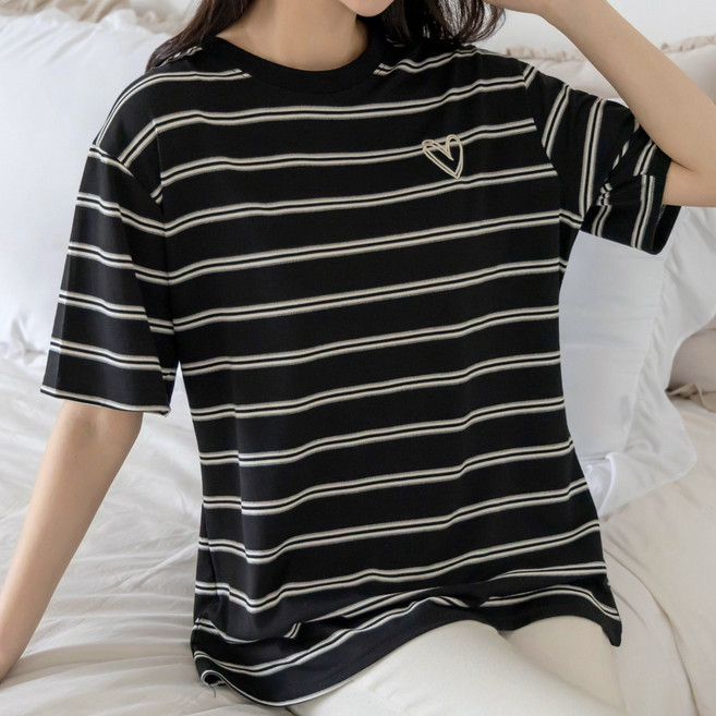 잠끌 스트라이프 하트자수 반팔 티셔츠