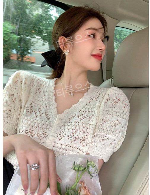 티류으스 여성 브이넥 퍼프 소매 펀칭 크로셰 가디건 여름 시즌 시원한 니트 아이템