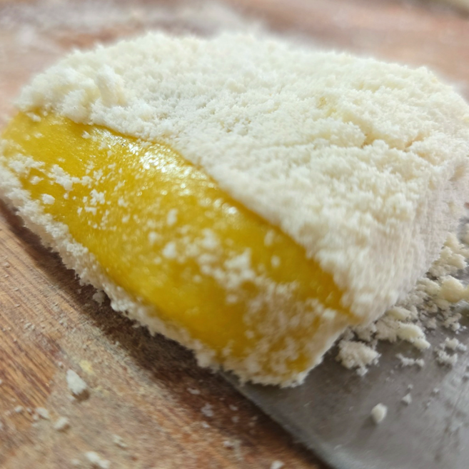 달콤쫀득! 단호박이 꽉 안긴 단호박 인절미 쫀득한 인절미에 단호박 향이 솔솔~, 16개, 165g